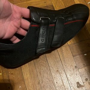 Gucci Men's Black Leather Velcro Shoe size 10